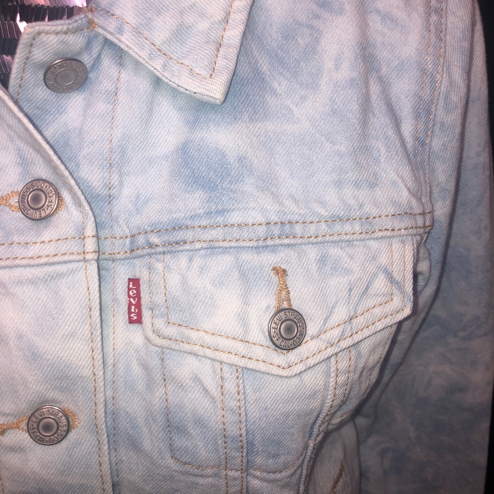 Stonewashed Levi’s Jean Jacket Size Medium - image 4